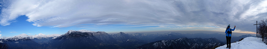Dalla vetta del Monte Gioco vista panoramica verso la Val Serina